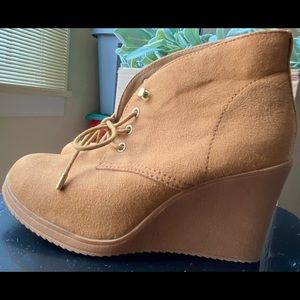 Merona wedge booties - women sz. 7.5 - only worn once - in good condition